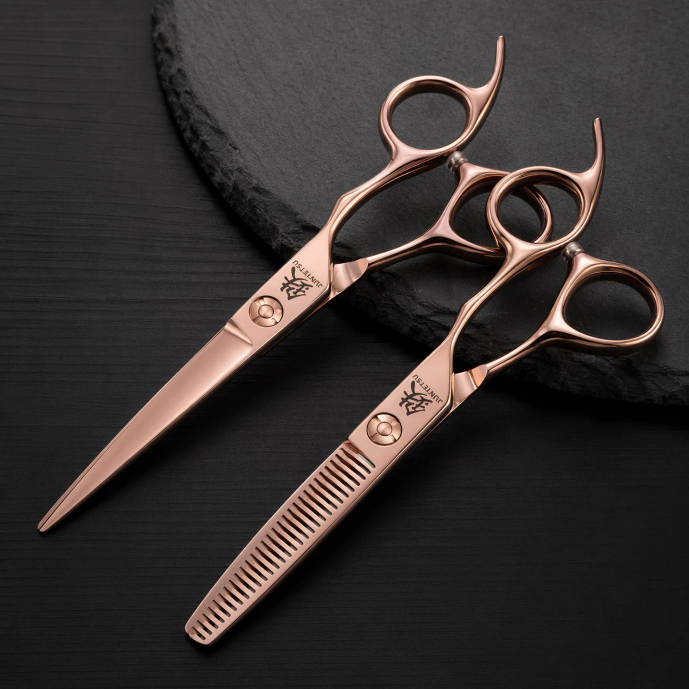 Ensemble de Ciseaux Or Rose Juntetsu VG10 Pro — Coupe & Effilage - vue d'angle