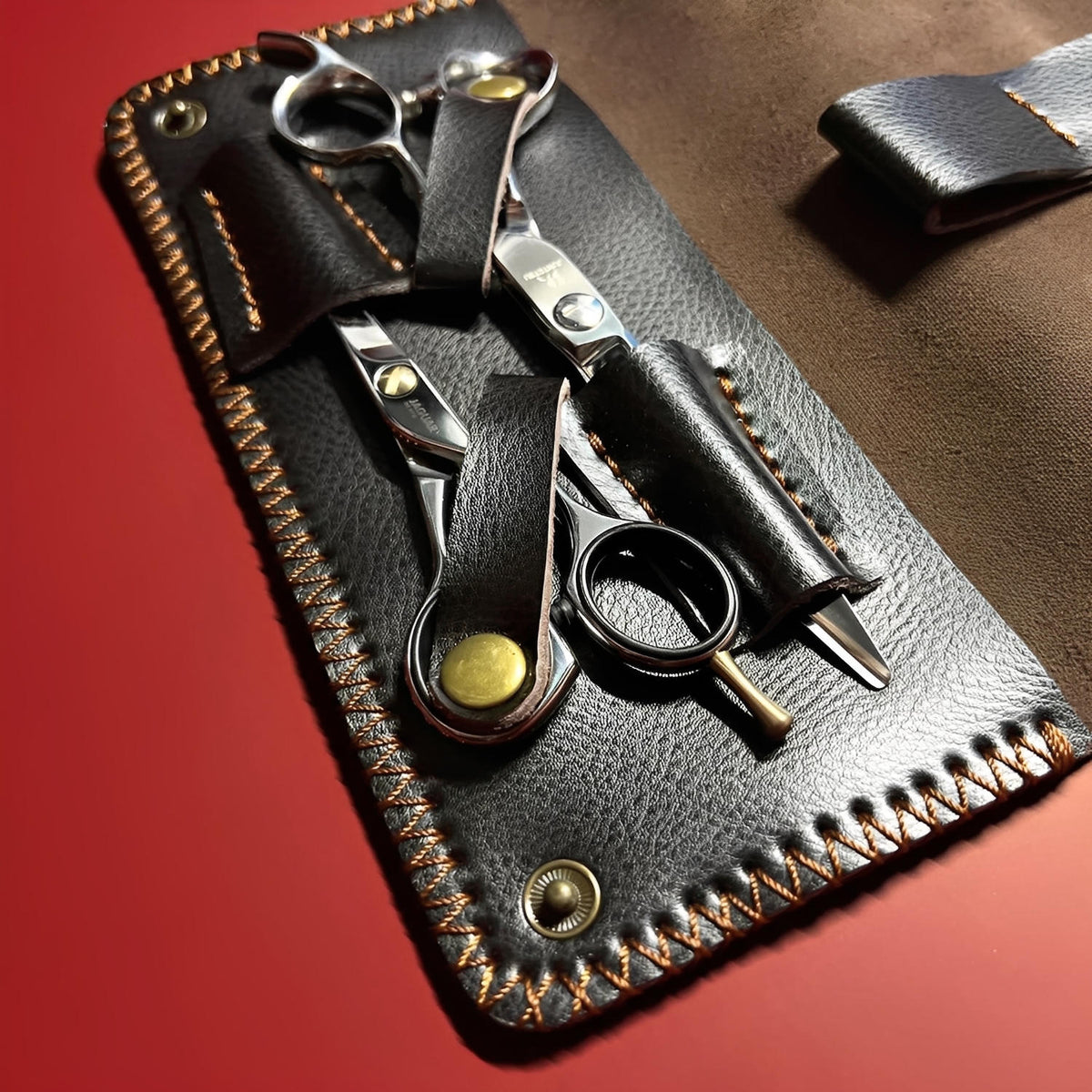 Étui artisanal Juntetsu en cuir souple pour 2 ciseaux