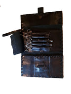 Pochette en cuir de vachette noir pour cinq paires de ciseaux